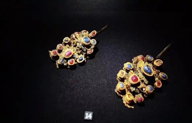泸州市博物馆 "金色大明——明代金饰文物特展"展出的明代首饰