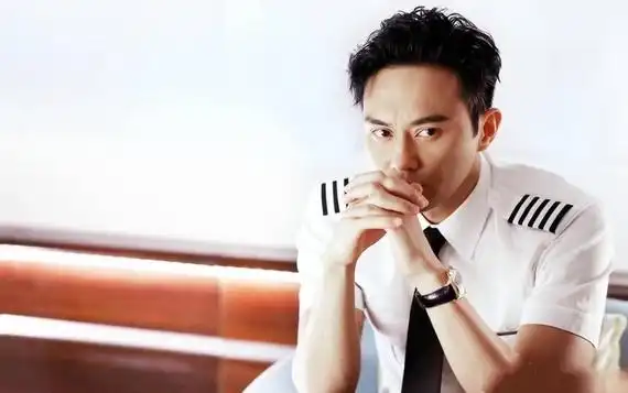 来来张智霖那一抹酒窝笑很鲨我～可以作为男团魅力门面_圈子-新氧美容