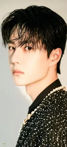 王一博壁纸:如星河般闪耀的舞台王者,聚光灯下温柔清爽的少年!