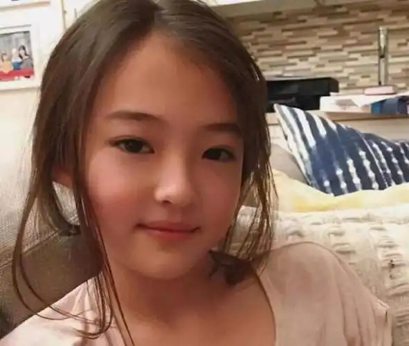 1,女孩出现这些行为,表明就是"性早熟",有女儿的家长要时刻注意