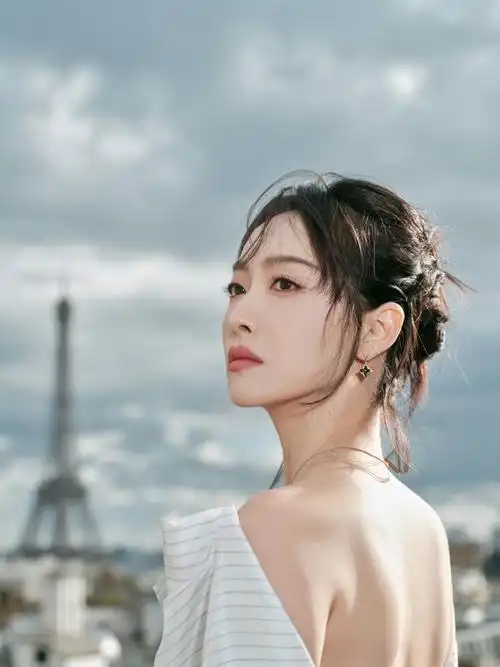 #宋茜巴黎时装周#