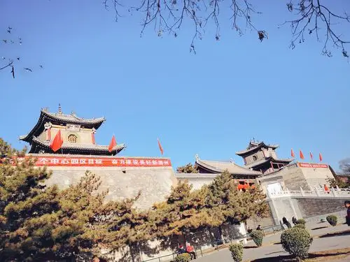 上党门位于山西省长治市城区西大街,是隋代上党郡署大门,始建于隋开皇