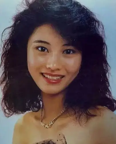李嘉欣真得美吗旧照曝光引争议与现在的五官差别好大