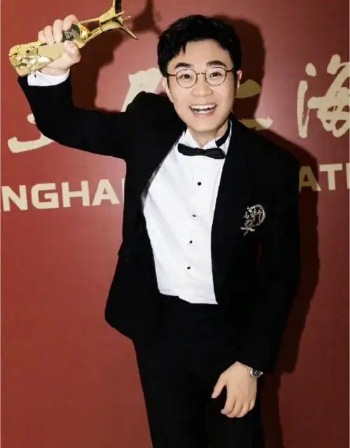 荆州这一夜文咏珊豪横周深戴眼镜好可爱大鹏怎么壮成这