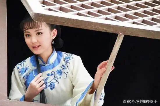 冯骥才《三寸金莲》:从小脚出发,探查封建文化背后的意识牢笼