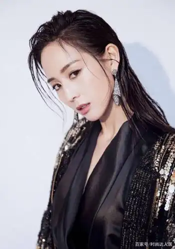 "宅男杀手"张钧甯黑色蕾丝礼裙,撩人十足,简直就是满屏的诱惑