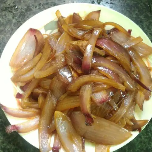 白如白枒做的素炒洋葱