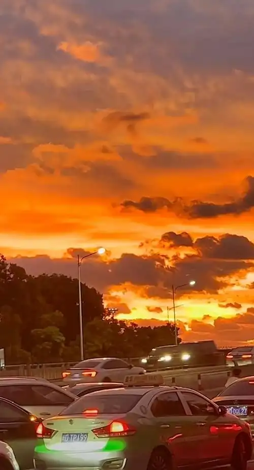 落日余晖映晚霞一抹夕阳美如画 如果你也看到日落,就当我们见 - 兑趑