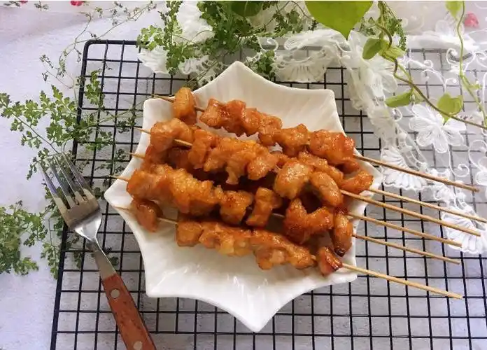 好吃美味的蜂蜜烤肉串的做法