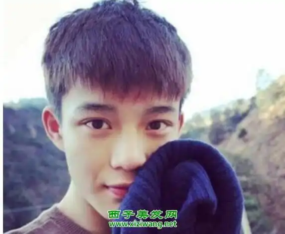 2019潮流初中生男发型 适合初中男生发型造型