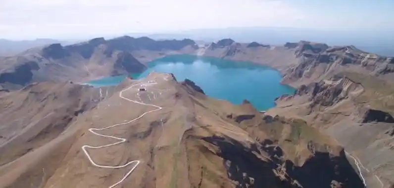 震撼5000米高空航拍长白山天池