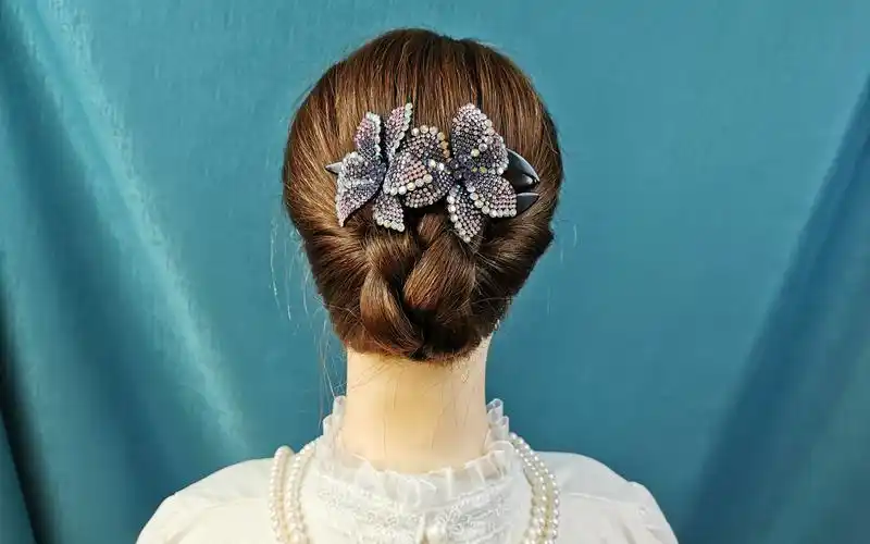 阔太太贵气发型,冬天这样盘发贵气又优雅,气质绝绝子