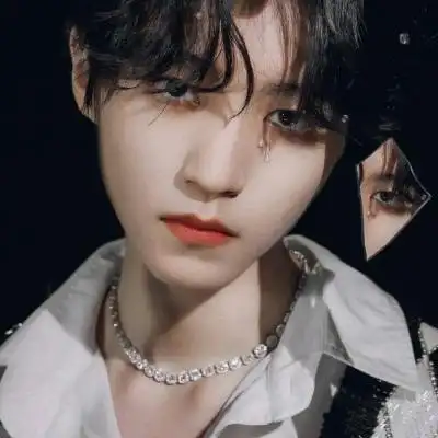 王俊凯帅气头像高清最新小螃蟹王俊凯图片头像