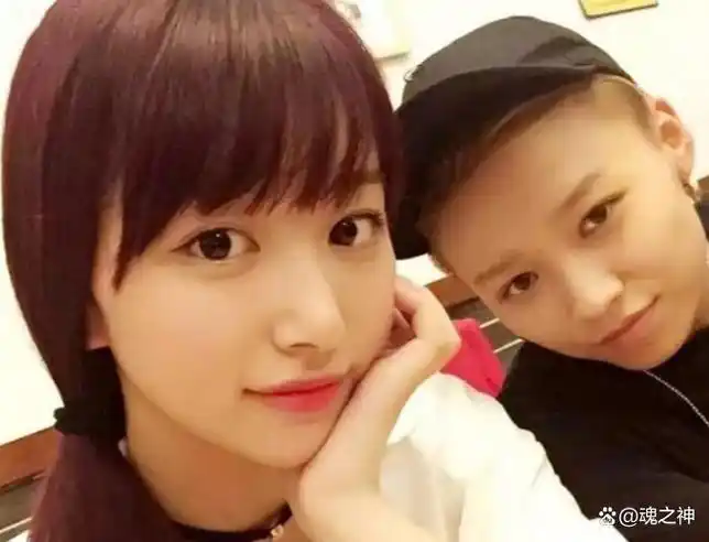 原创难怪说出道即整容,看刘雨昕孔雪儿的未出道合照,粉丝都不敢认