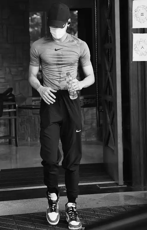 王子异的身材绝了