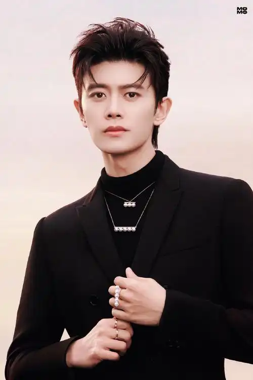 任嘉伦西装图鉴