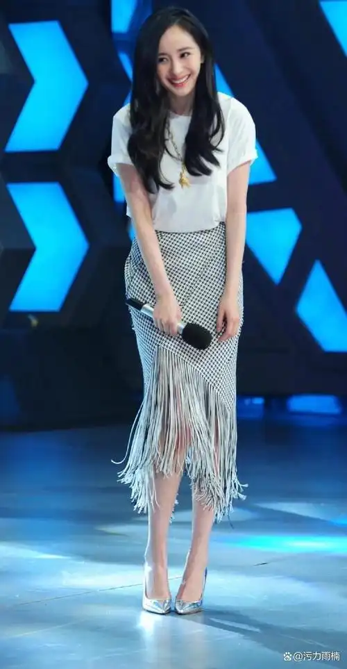 美女明星杨幂的尖头高跟鞋