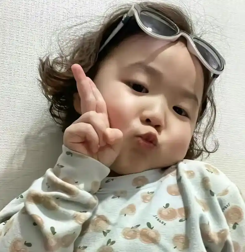 她都大姨妈哭辽~~~#夏温表情包 #黄夏温 爱夏 - 抖音