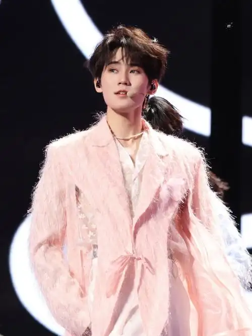 张真源超话#时代少年团叁重楼暨出道四周年演唱会#98#今日星拍放送