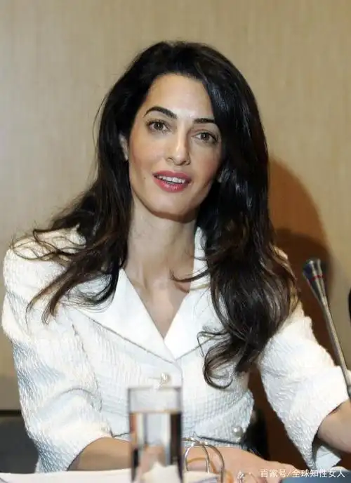 英国著名美女律师,乔治·克鲁尼的老婆,了解一下!