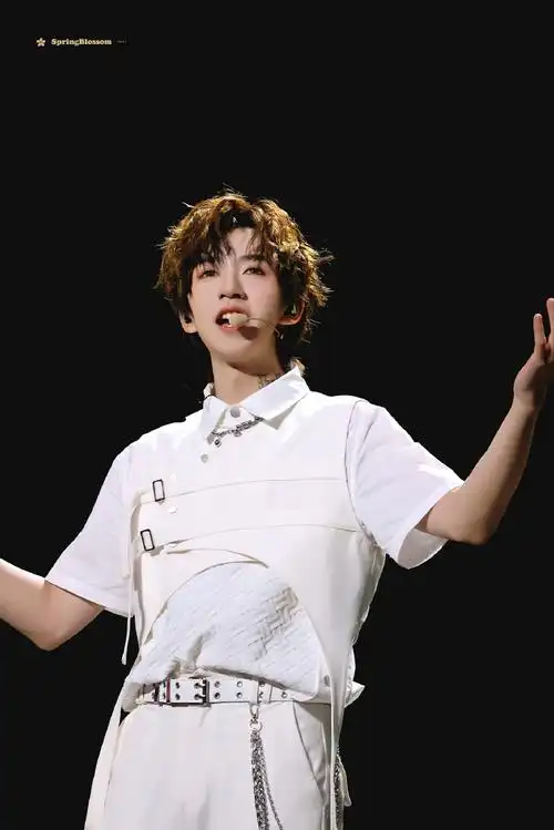 贺峻霖饭撒小天使##贺峻霖 梦蝶破笼##时代少年团叁重楼暨出道四帜觋