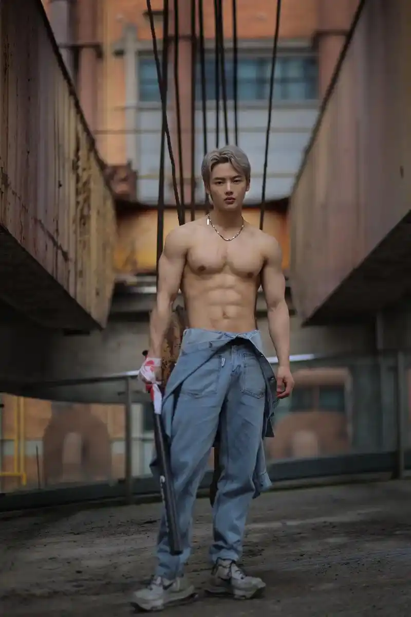 痞帅帅哥写真,腹肌帅哥写真, #男生写真 #帅哥写真 #腹肌 - 抖音