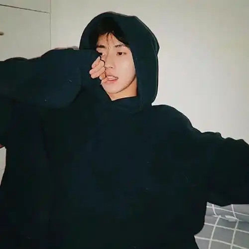 小众风格男生头像