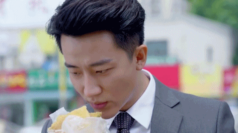 黄轩食物袋子好吃gif动图_动态图_表情包下载_soogif