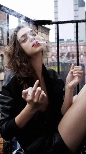 欧美美女抽烟背景,高清图片,手机锁屏桌面-壁纸族