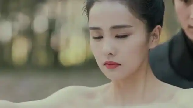 凤囚凰42:霍璇后背受伤,顾欢帮霍璇上药包扎|白鹿|奇幻片|武侠片|古装