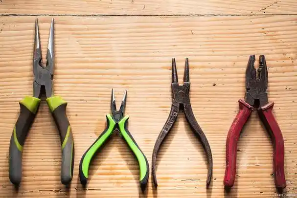 十字头螺丝拧花了怎么才能拧下来