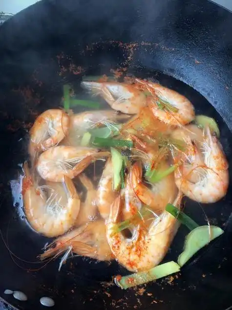 酱油1勺白醋1勺料酒1勺水煮虾做法步骤详解家常菜之"水煮虾"1虾洗干净