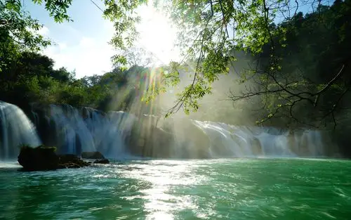 美丽的瀑布,太阳光线,湖,树枝 5k