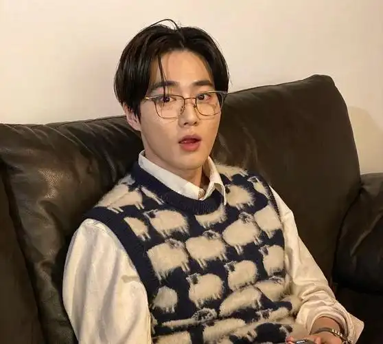 金俊勉入伍令人震撼 金俊勉私服穿搭大公开