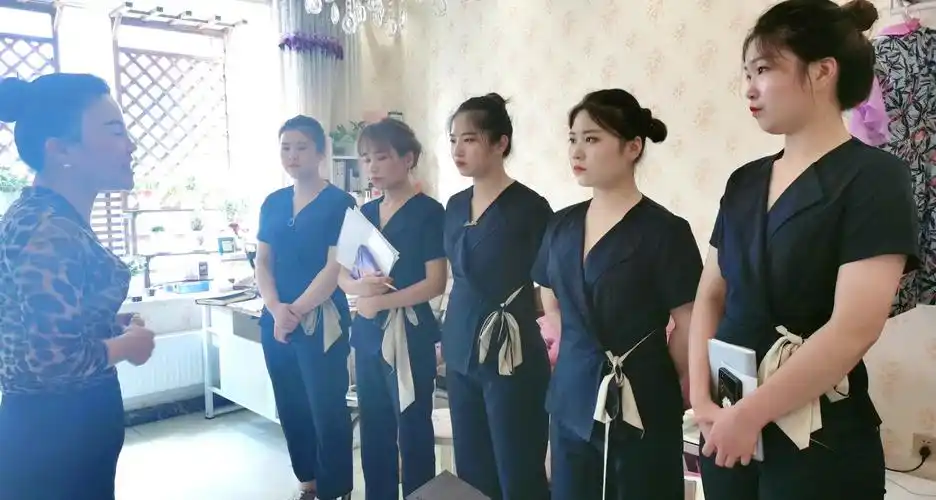 苗家嘉人美容院持续赢利模式