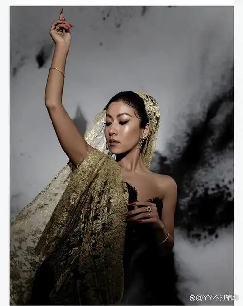 这个头纱披得妙不可言!吉克隽逸这套太美了