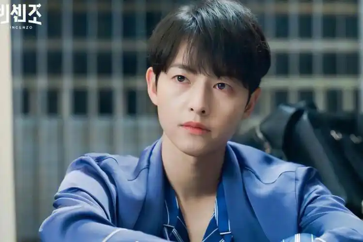 最近剧荒,因为宋仲基的颜值就去刷了出来挺久的文森佐,出来的时候想看