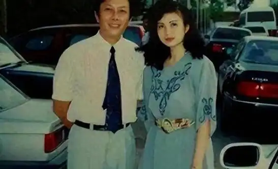 唐国强曾凭借着出色的演技深得观众们的喜爱晚年却大肆捞金