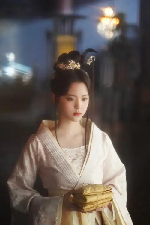 欧阳娜娜雨中落泪破碎感##欧阳娜娜一人饰两角反差感##欧阳娜娜沈甄