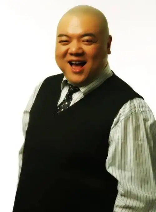 他曾是职业运动员,因伤退役转战娱乐圈,增肥70斤成八戒专业户