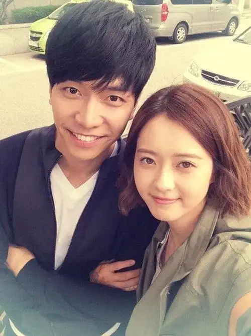 高雅拉-李升基秀出亲密照,"女友允儿不会吃醋吧?