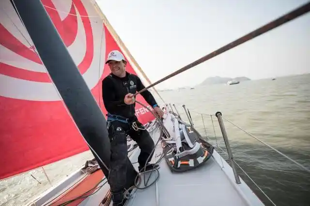 南沙游艇会会长霍启山先生表示:"我们将世界顶尖赛事近距离地呈现在