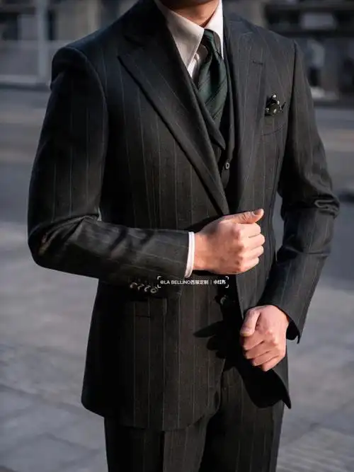 保守又高调的条纹西装腿长显瘦的利器75