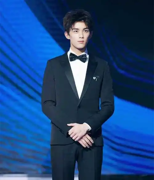 吴磊个人资料和图片_吴磊最新明星动态-明星-雷客网