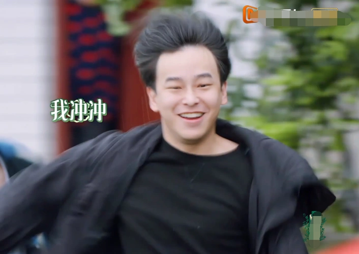 26岁彭昱畅发际线堪忧向往5不顾形象狂奔完美撞脸黄渤