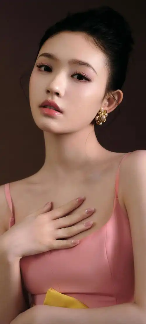 林允美女壁纸引领春季清新潮流,商业价值与市场趋势分析 美女系列壁纸