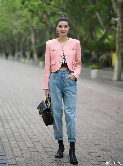 夏天,穿牛仔裤很百搭,不过要"选对了穿法"才会更加时髦高级