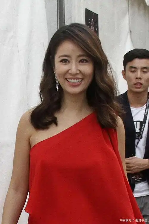 《还珠格格》:赵薇,范冰冰 《情深深雨濛濛》:林心如,古巨基 《一帘