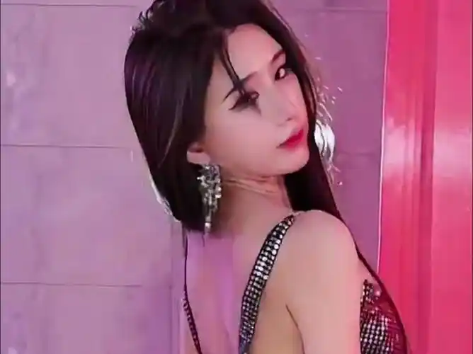 【虎牙-viki】竖版-热舞剪辑,好烧,拿好纸巾 (25)