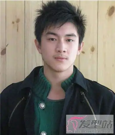 男生毛刺发型一款帅炸的男生短发